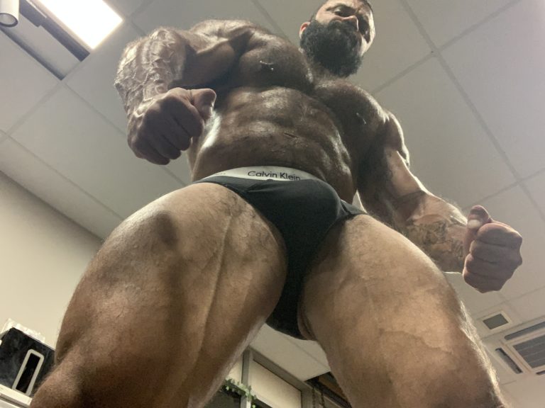 MUSCLE WORSHIP RoganRichards